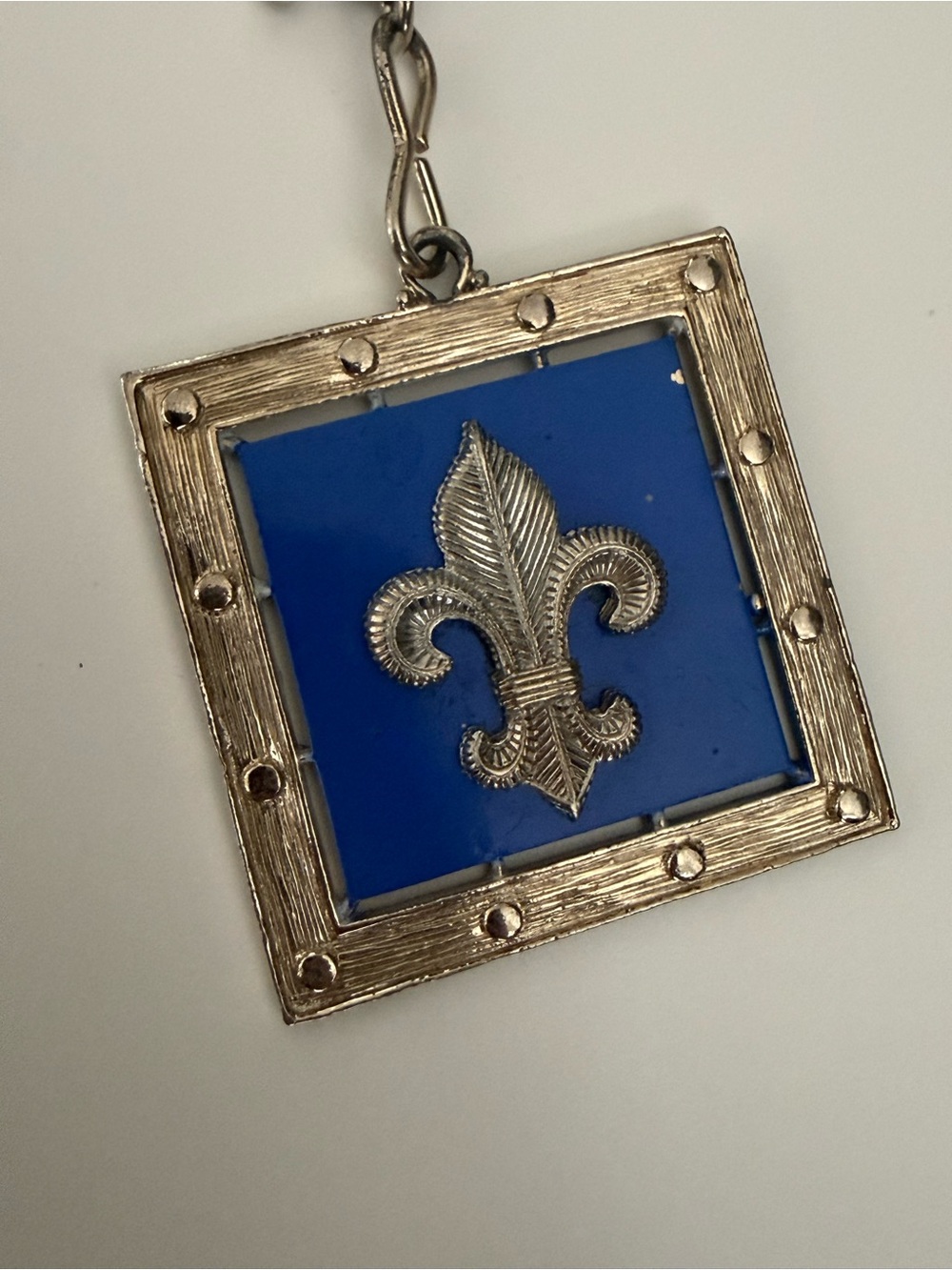 Unbranded Silver-Tone Blue Fleur-de-lis Pendant Necklace - Picture 5 of 8